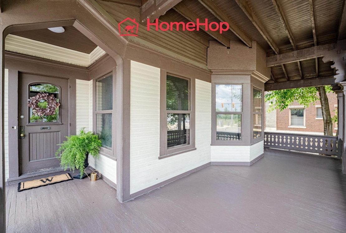 Seaside Escapes: Exploring the World of Salty Vacation Rentals